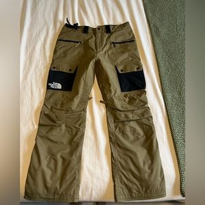 Men’s large NorthFace snow pants